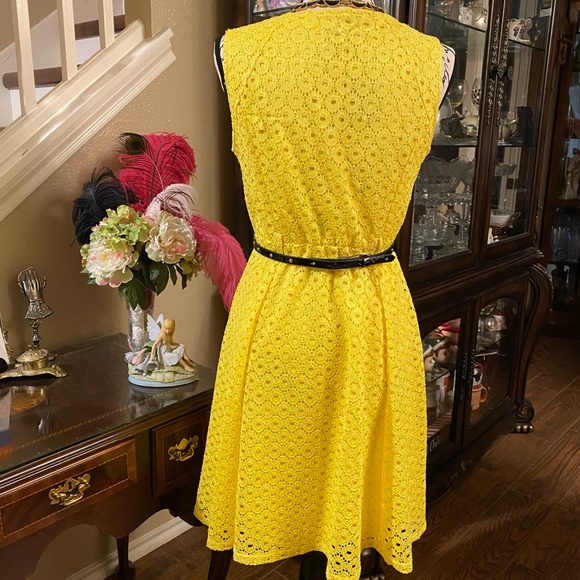 Beautiful Yellow Dress. - Picture 2 of 7